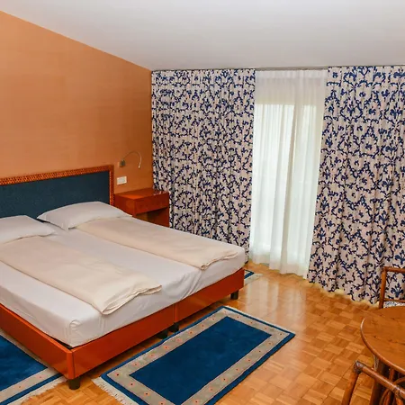Flaminia 4*